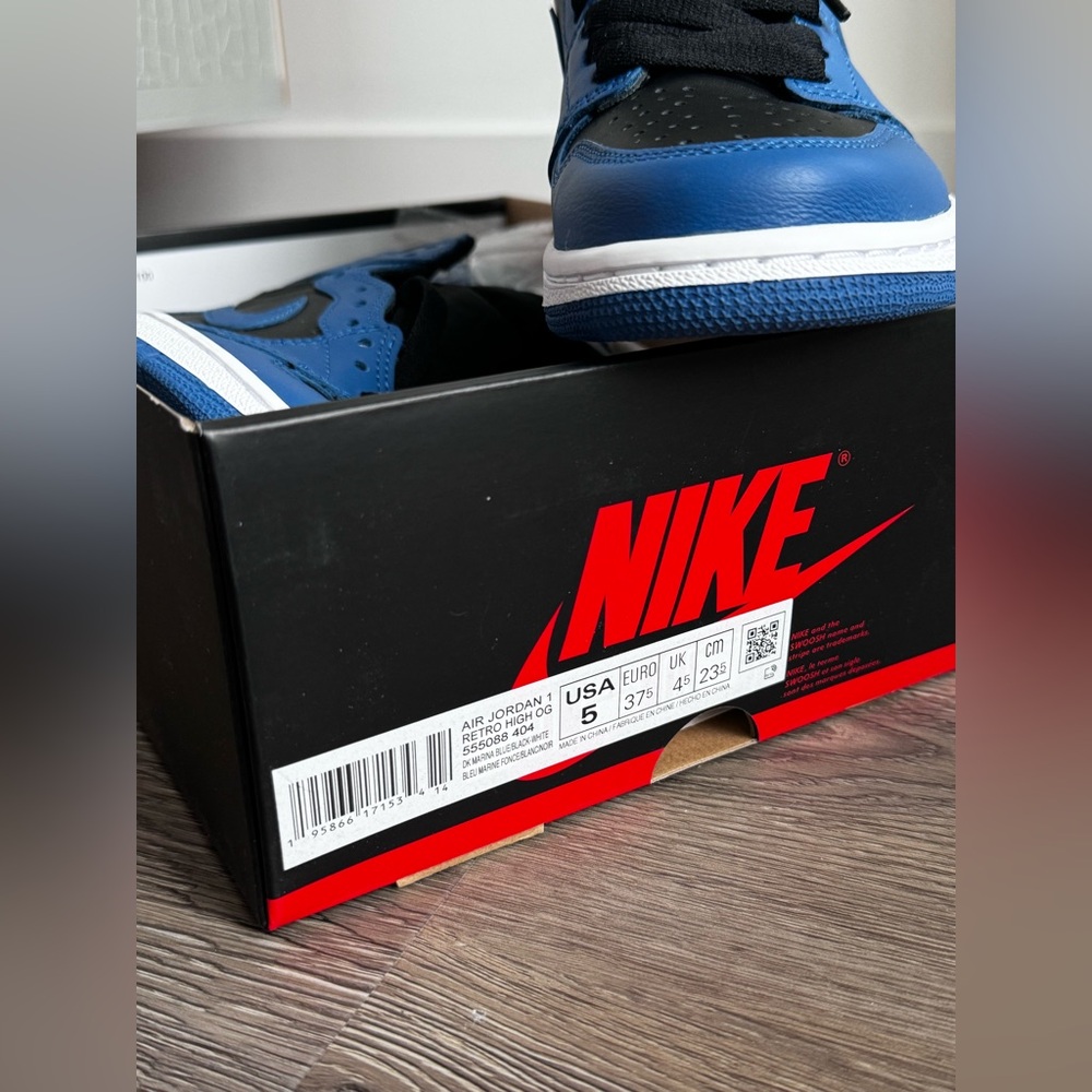 Jordan 1 Blue and Black Sneakers - Picture 3 of 3